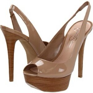 Jessica Simpson nude patent pumps in size 8.